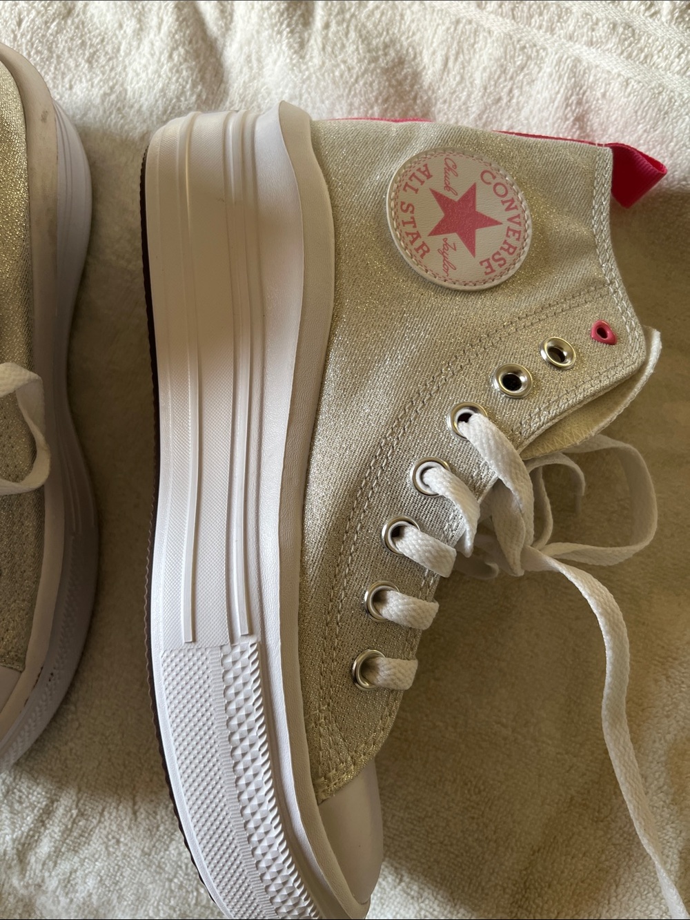 Converse Kids White Sneakers with Pink Star Accents - Picture 3 of 6